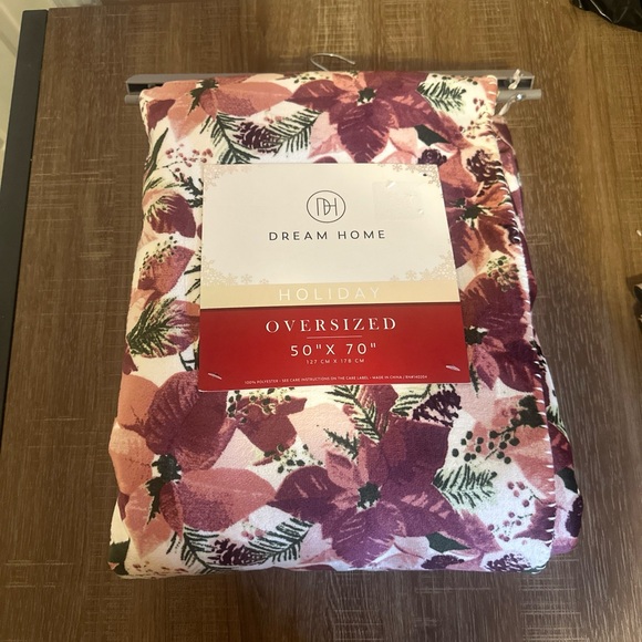 Dream Home Oversized Holiday Blanket - Picture 1 of 4